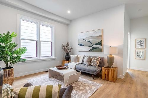 49 Edward Street, London, ON - Indoor Photo Showing Living Room