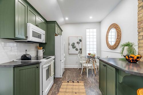 49 Edward Street, London, ON - Indoor Photo Showing Kitchen