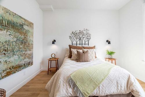 49 Edward Street, London, ON - Indoor Photo Showing Bedroom