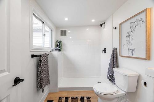 49 Edward Street, London, ON - Indoor Photo Showing Bathroom