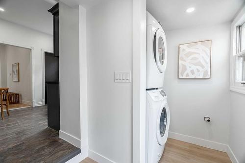 49 Edward Street, London, ON - Indoor Photo Showing Laundry Room