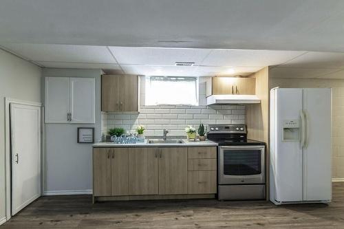 64 Tindale Court, Hamilton, ON - Indoor Photo Showing Kitchen