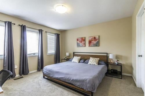 16 Newport Crescent, Hamilton, ON - Indoor Photo Showing Bedroom