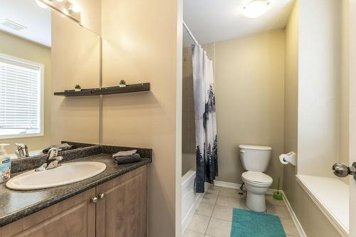 16 Newport Crescent, Hamilton, ON - Indoor Photo Showing Bathroom