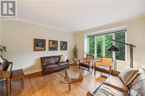 800 Nivens Place, Ottawa, ON - Indoor Photo Showing Living Room