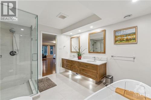 800 Nivens Place, Ottawa, ON - Indoor Photo Showing Bathroom