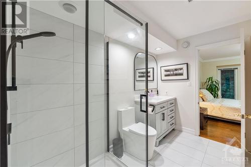 800 Nivens Place, Ottawa, ON - Indoor Photo Showing Bathroom