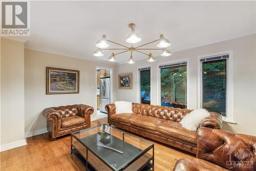 800 Nivens Place, Ottawa, ON - Indoor Photo Showing Living Room