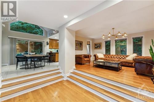 800 Nivens Place, Ottawa, ON - Indoor Photo Showing Living Room