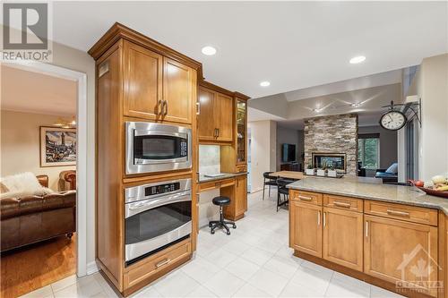 800 Nivens Place, Ottawa, ON - Indoor Photo Showing Kitchen