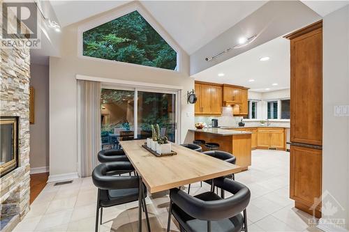 800 Nivens Place, Ottawa, ON - Indoor Photo Showing Dining Room