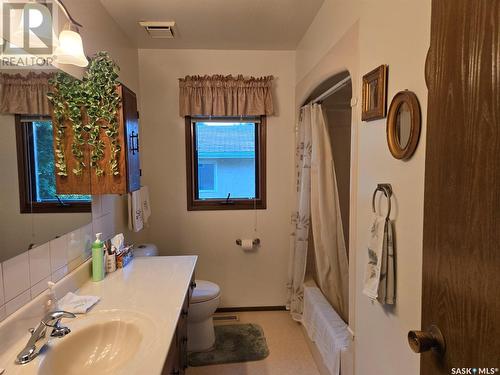 103 1St Avenue, Jansen, SK - Indoor Photo Showing Bathroom