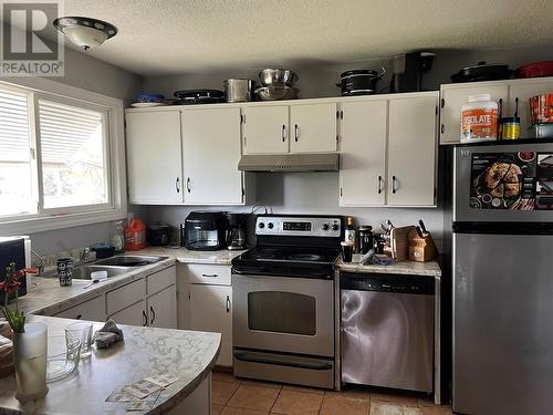 550 Rutland Road S, Kelowna, BC - Indoor Photo Showing Kitchen With Double Sink