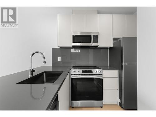 1587 Malbec Place, West Kelowna, BC - Indoor Photo Showing Kitchen