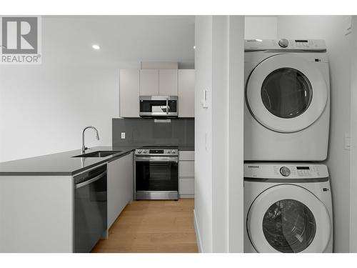 1587 Malbec Place, West Kelowna, BC - Indoor Photo Showing Laundry Room