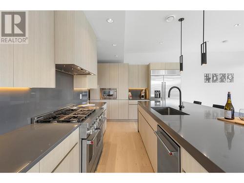 1587 Malbec Place, West Kelowna, BC - Indoor Photo Showing Kitchen With Upgraded Kitchen