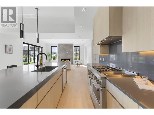 1587 Malbec Place, West Kelowna, BC - Indoor Photo Showing Kitchen With Upgraded Kitchen