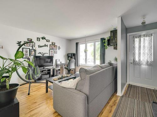 Living room - 490  - 496 Av. Du Parc, Saint-Jérôme, QC - Indoor Photo Showing Living Room