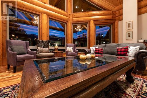 2065 Mcmurdo Road, Golden, BC - Indoor Photo Showing Living Room