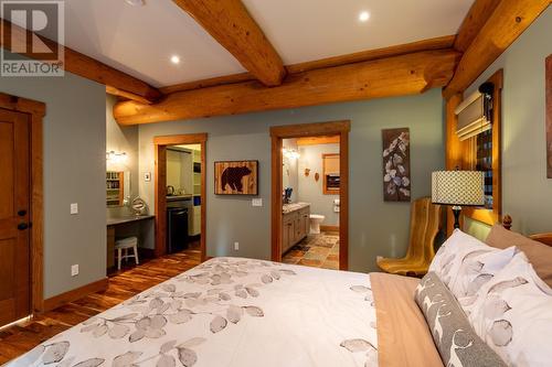 2065 Mcmurdo Road, Golden, BC - Indoor Photo Showing Bedroom