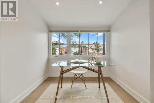 168 Essex Street, Toronto (Dovercourt-Wallace Emerson-Junction), ON - Indoor Photo Showing Office