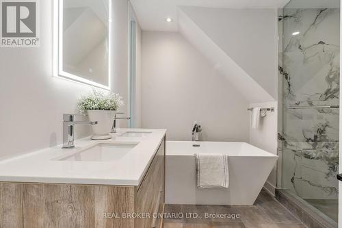 168 Essex Street, Toronto (Dovercourt-Wallace Emerson-Junction), ON - Indoor Photo Showing Bathroom