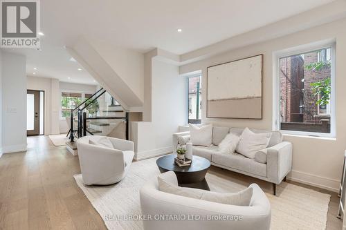 168 Essex Street, Toronto (Dovercourt-Wallace Emerson-Junction), ON - Indoor Photo Showing Living Room