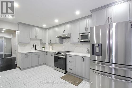 4 Adam Street, Brampton, ON - Indoor Photo Showing Kitchen With Upgraded Kitchen