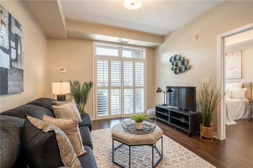 5010 Corporate Drive|Unit #239, Burlington, ON - Indoor Photo Showing Living Room