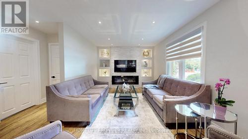 77 Elmwood Avenue, Richmond Hill, ON - Indoor Photo Showing Living Room