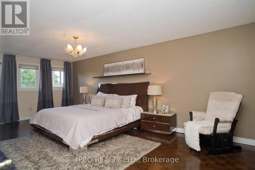 487 Cullen Avenue, Mississauga (Cooksville), ON - Indoor Photo Showing Bedroom