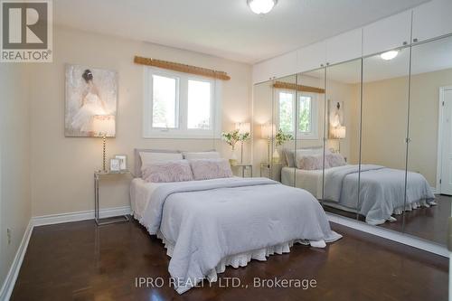 487 Cullen Avenue, Mississauga (Cooksville), ON - Indoor Photo Showing Bedroom