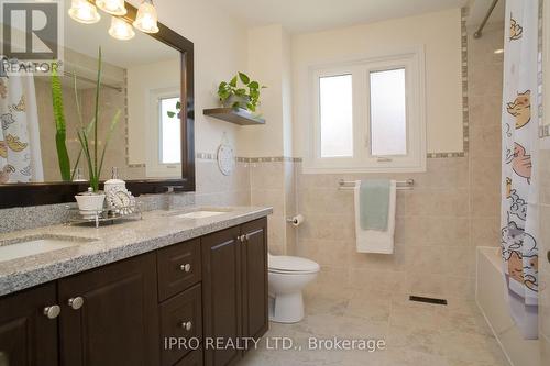 487 Cullen Avenue, Mississauga (Cooksville), ON - Indoor Photo Showing Bathroom