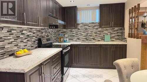 487 Cullen Avenue, Mississauga, ON - Indoor Photo Showing Kitchen With Upgraded Kitchen