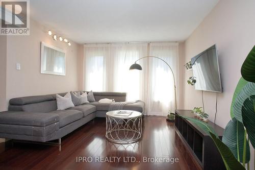 487 Cullen Avenue, Mississauga, ON - Indoor Photo Showing Living Room