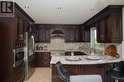 487 Cullen Avenue, Mississauga (Cooksville), ON - Indoor Photo Showing Kitchen With Upgraded Kitchen