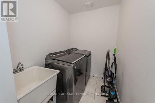 43 Woodedge Circle, Kitchener, ON - Indoor Photo Showing Laundry Room