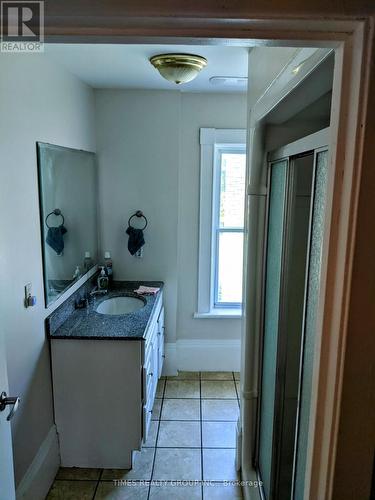 10 - 12 Murney Street, Belleville, ON - Indoor Photo Showing Bathroom