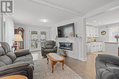 45 Ivy Avenue, St. Catharines, ON - Indoor Photo Showing Living Room With Fireplace