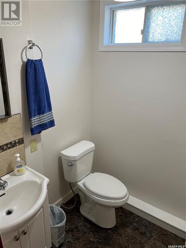 46 Kasper Crescent, Assiniboia, SK - Indoor Photo Showing Bathroom