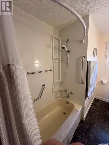 46 Kasper Crescent, Assiniboia, SK - Indoor Photo Showing Bathroom