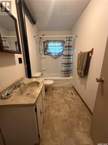 1225 Halifax Street, Halbrite, SK - Indoor Photo Showing Bathroom