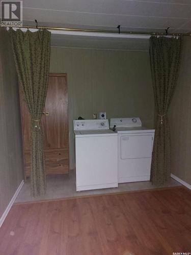 1225 Halifax Street, Halbrite, SK - Indoor Photo Showing Laundry Room