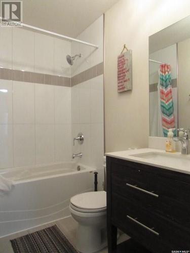 1811 20Th Street W, Saskatoon, SK - Indoor Photo Showing Bathroom