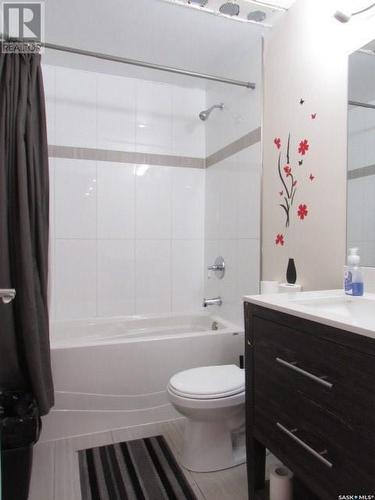 1811 20Th Street W, Saskatoon, SK - Indoor Photo Showing Bathroom