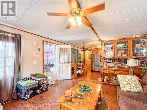 121 - 2189 Dundas Street S, London, ON - Indoor Photo Showing Living Room