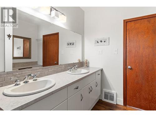 4957 Silver Star Road, Vernon, BC - Indoor Photo Showing Bathroom