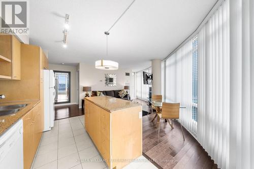 2803 - 373 Front Street W, Toronto, ON - Indoor Photo Showing Kitchen