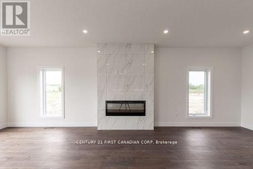 216 Greene Street, South Huron (Exeter), ON - Indoor Photo Showing Living Room With Fireplace