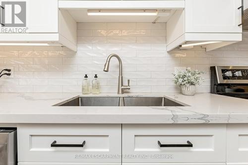 9 Warren Street, Guelph (Grange Hill East), ON - Indoor Photo Showing Kitchen With Double Sink With Upgraded Kitchen